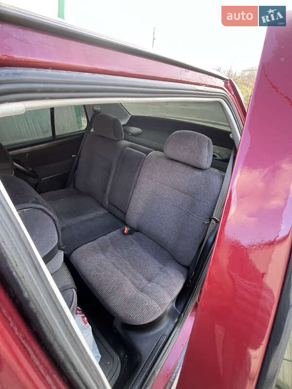 Седан Volkswagen Vento 1995 в Черновцах