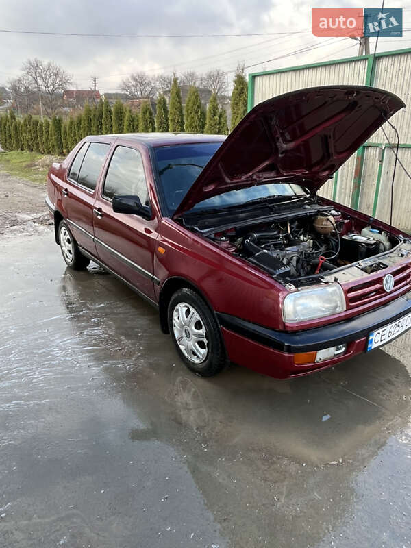 Седан Volkswagen Vento 1995 в Черновцах