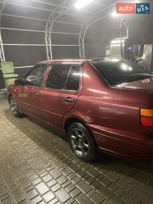 Седан Volkswagen Vento 1994 в Кропивницком