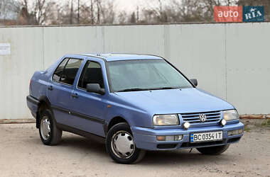 Седан Volkswagen Vento 1993 в Дрогобыче
