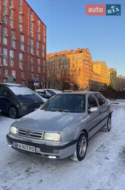Седан Volkswagen Vento 1998 в Киеве