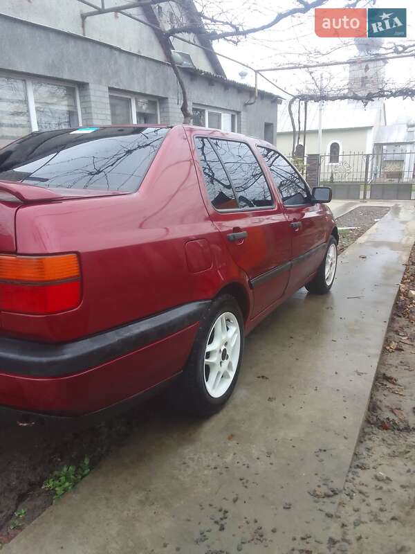 Седан Volkswagen Vento 1993 в Ужгороді
