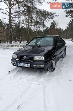 Седан Volkswagen Vento 1994 в Вараше