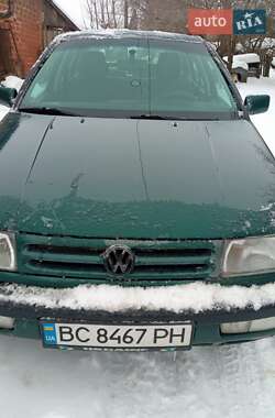 Седан Volkswagen Vento 1995 в Комарному