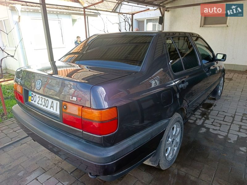 Седан Volkswagen Vento 1994 в Хмельнике