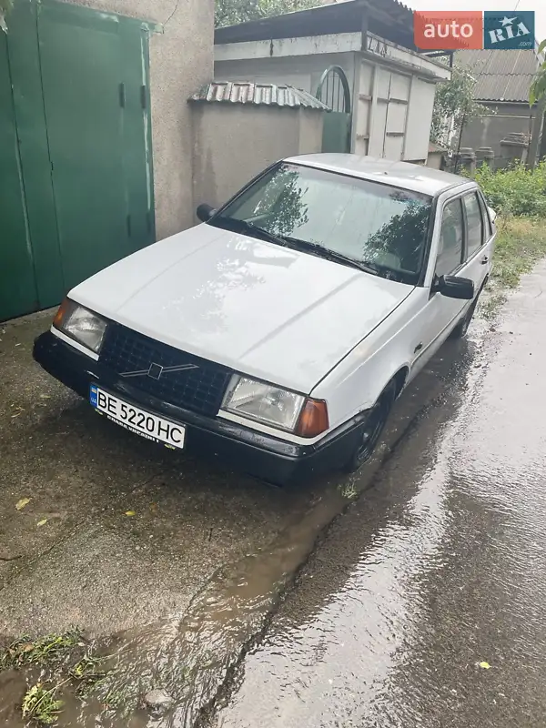 Volvo 440 1990