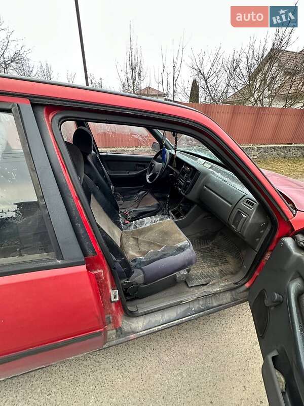 Хэтчбек Volvo 440 1991 в Шумске