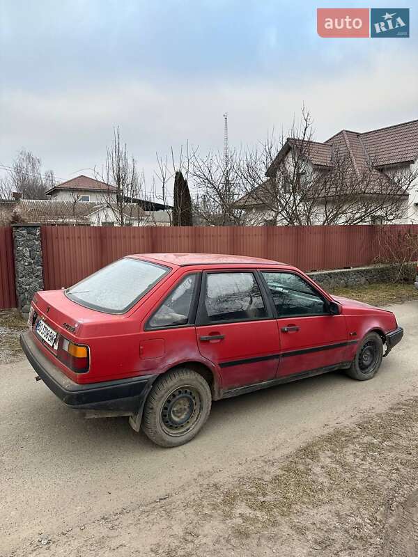 Хэтчбек Volvo 440 1991 в 