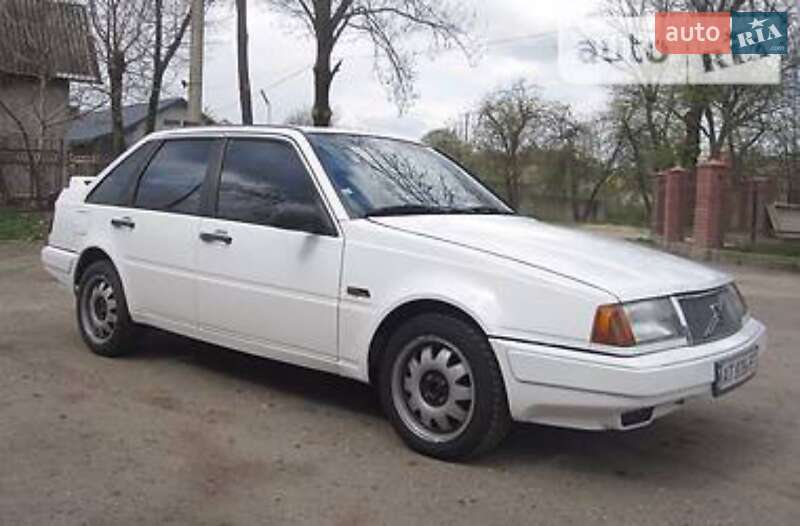 Volvo 440 1990