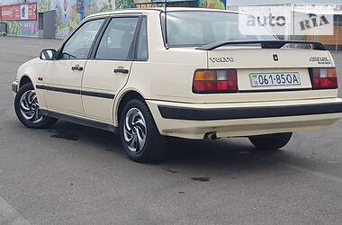 Седан Volvo 460 1992 в 