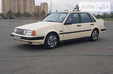 Седан Volvo 460 1992 в 