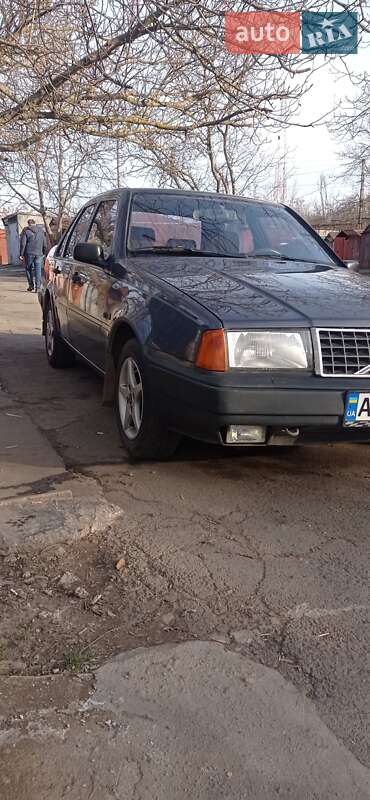 Седан Volvo 460 1992 в Кривом Роге