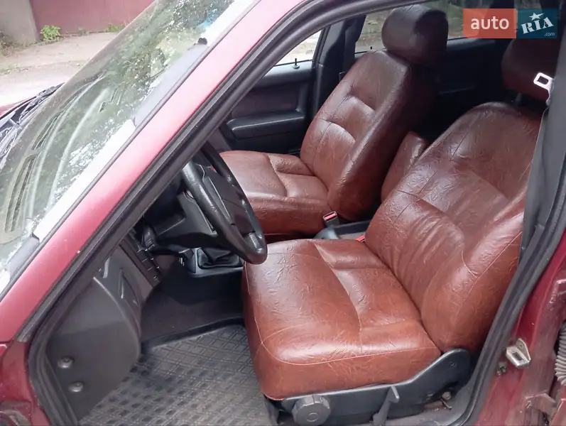 Седан Volvo 460 1996 в 