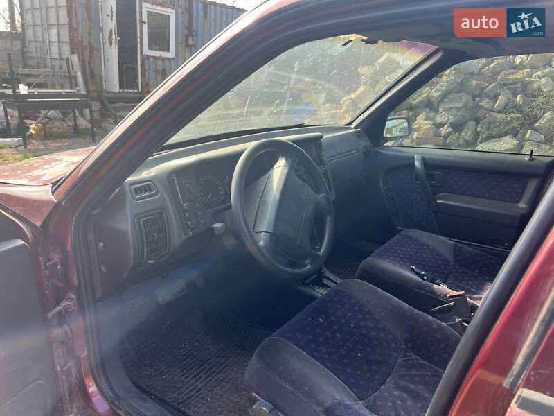 Седан Volvo 460 1995 в Николаеве