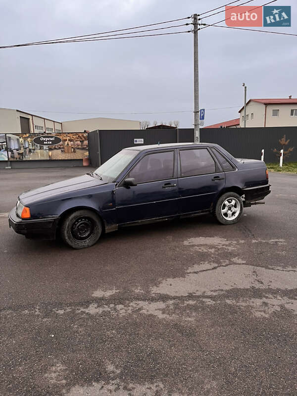 Седан Volvo 460 1993 в Борисполе