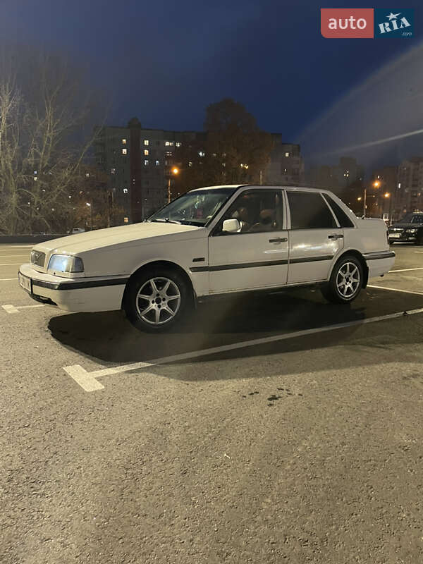 Седан Volvo 460 1996 в Чернигове