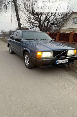 Седан Volvo 740 1984 в Карлівці