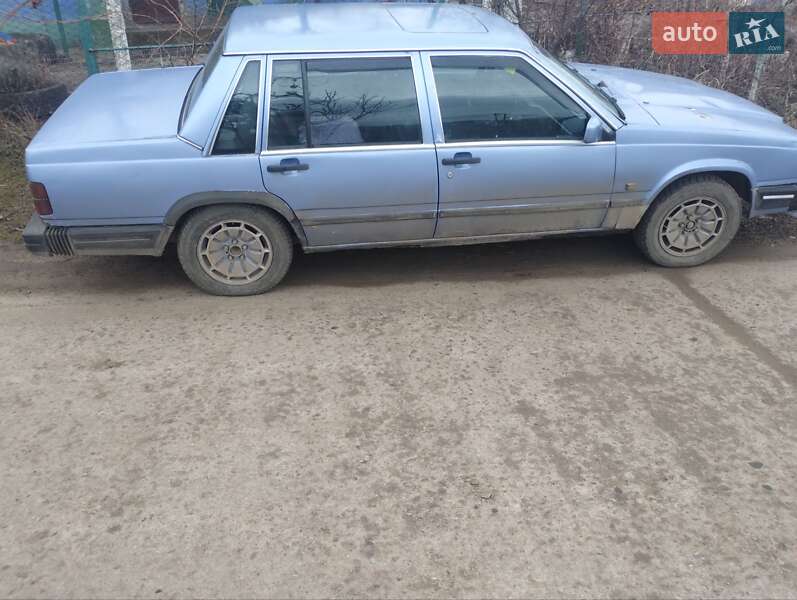 Седан Volvo 740 1984 в Окнах