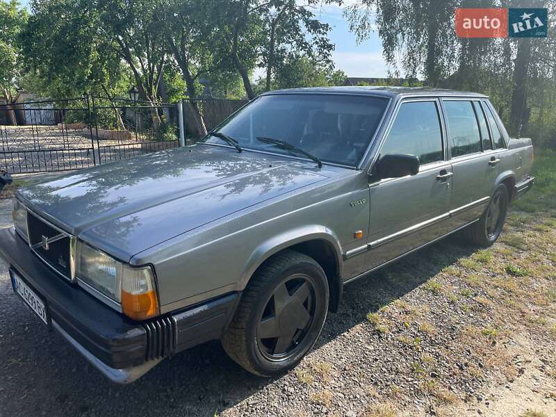 Седан Volvo 740 1988 в Камне-Каширском
