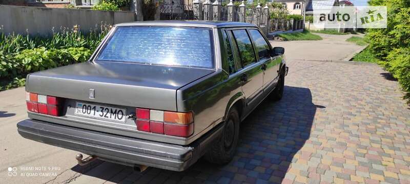 Седан Volvo 740 1985 в Чернівцях