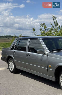Седан Volvo 740 1989 в 