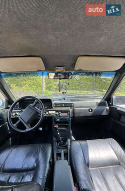 Седан Volvo 740 1989 в 