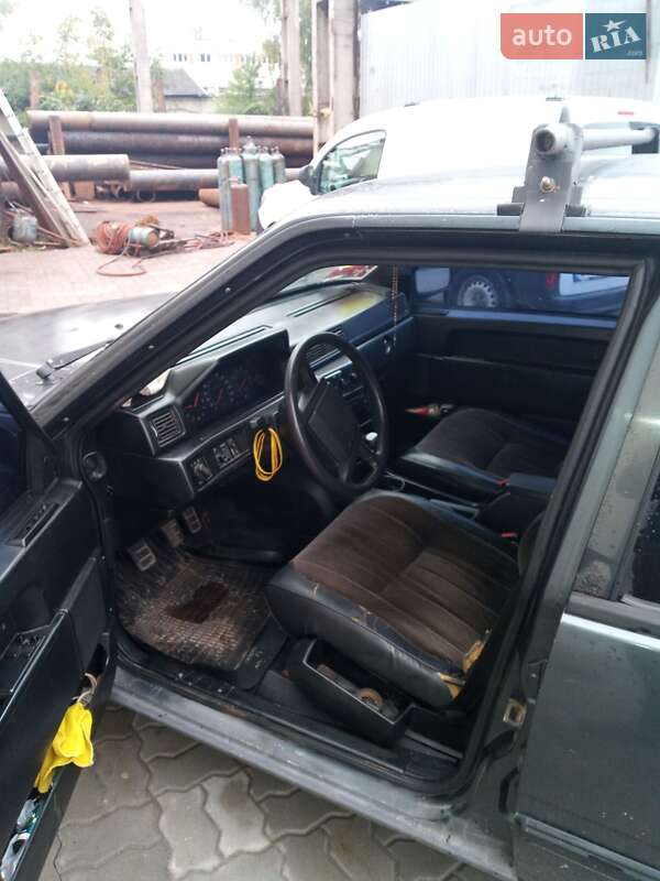 Седан Volvo 940 1992 в Львове
