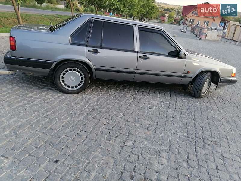 Седан Volvo 940 1993 в Кельменцах