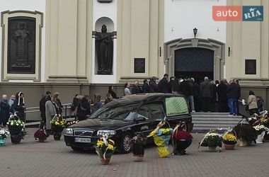 Катафалк Volvo Aktiv 800 2001 в Калуші