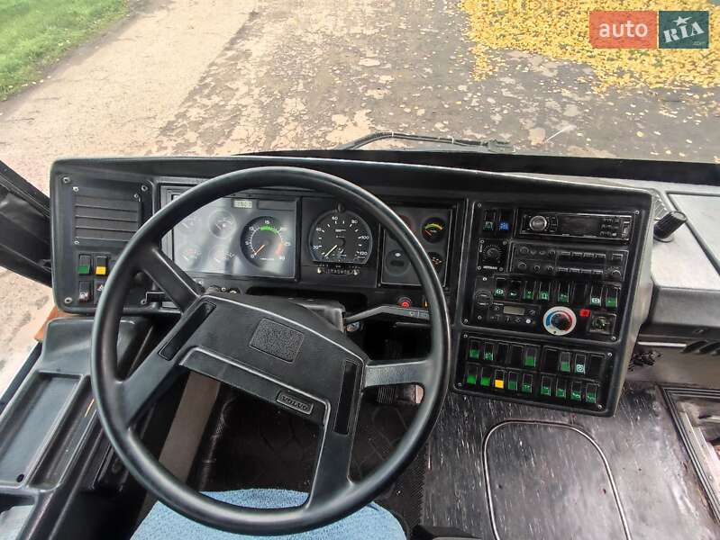 Туристический / Междугородний автобус Volvo B10B 1992 в Полтаве