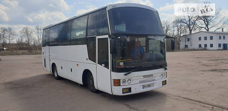 Туристичний / Міжміський автобус Volvo B6 1994 в Миргороді