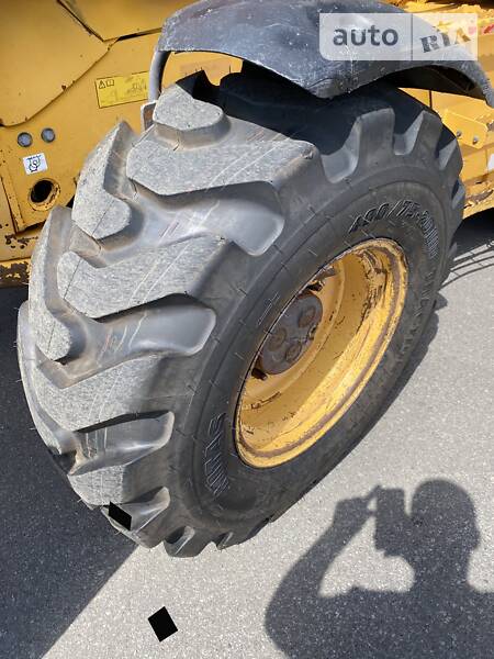 Экскаватор погрузчик Volvo BL 71 2011 в Киеве