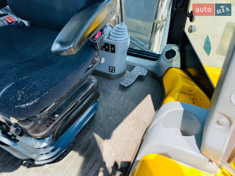 Екскаватор навантажувач Volvo BL 71 2008 в Чернівцях