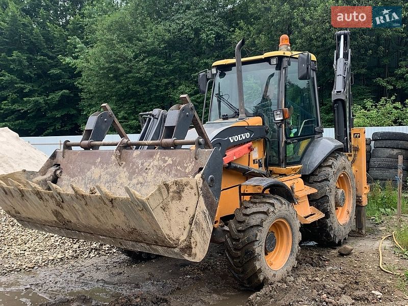 Экскаватор погрузчик Volvo BL 71 2004 в Ивано-Франковске