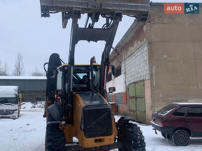 Экскаватор погрузчик Volvo BL 71 2004 в Ивано-Франковске