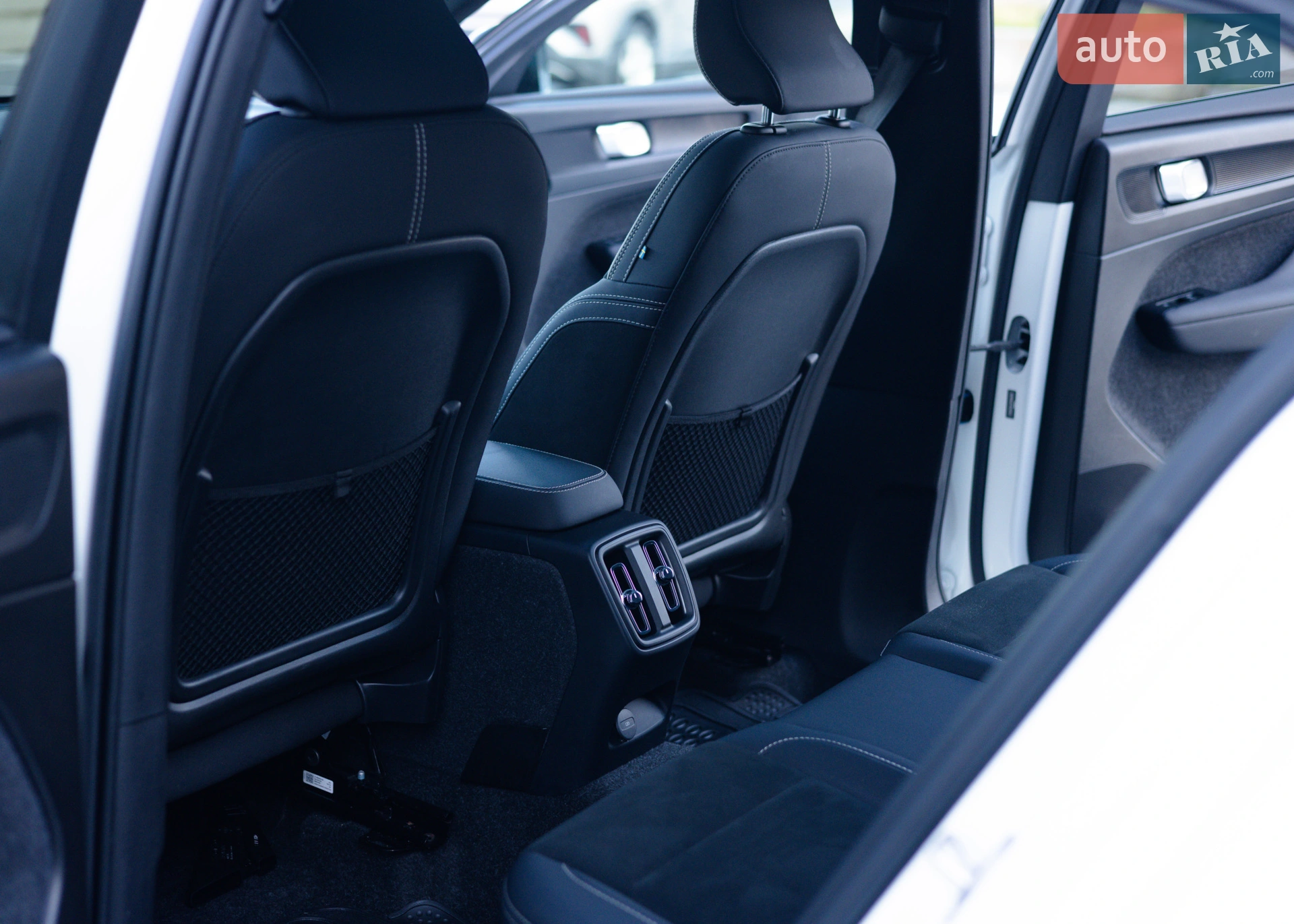 2023 Volvo C40 - мініатюра 17