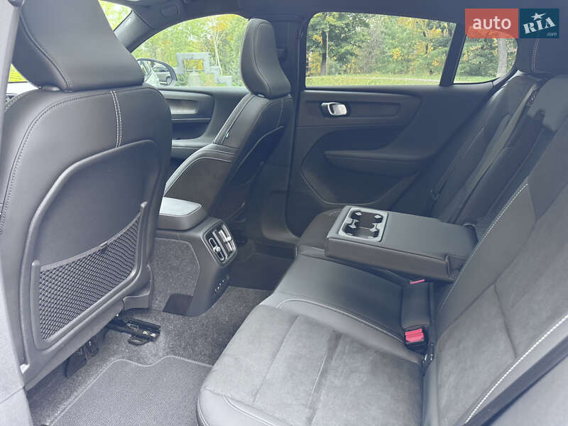 Позашляховик / Кросовер Volvo C40 Recharge 2022 в Києві фото 12 Позашляховик / Кросовер Volvo C40 Recharge 2022 в Києві