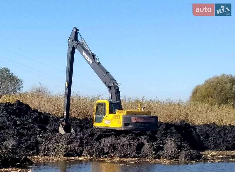 Гусеничний екскаватор Volvo EC 210B LC 2002 в Києві