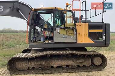 Гусеничный экскаватор Volvo EC 220D 2016 в 