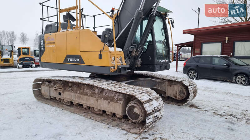 Гусеничний екскаватор Volvo EC 220D 2016 в Одесі