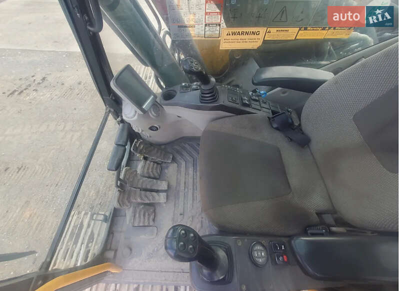 Гусеничний екскаватор Volvo EC 220DL 2014 в Бродах