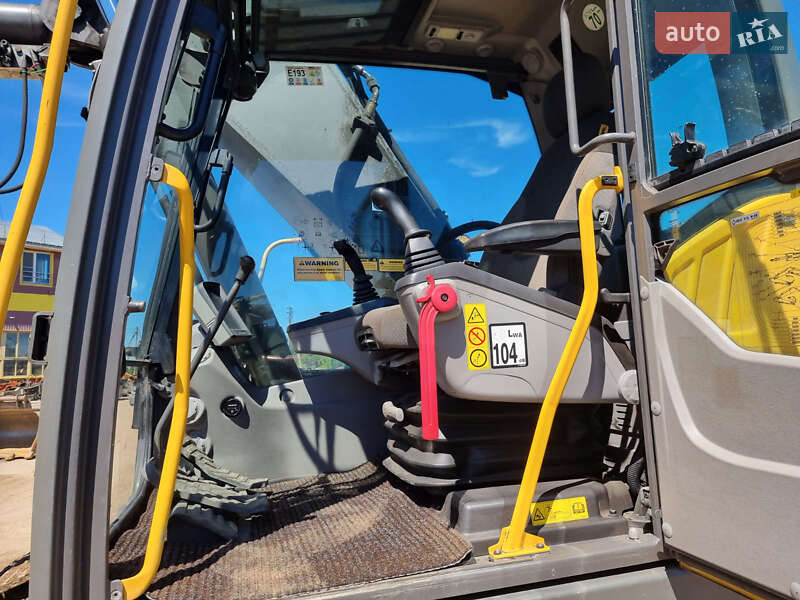 Гусеничный экскаватор Volvo EC 300DL 2014 в Одессе