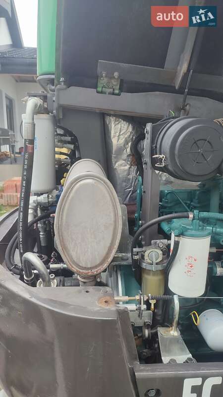 Миниэкскаватор Volvo EC 35 2014 в Ужгороде фото 3 Миниэкскаватор Volvo EC 35 2014 в Ужгороде