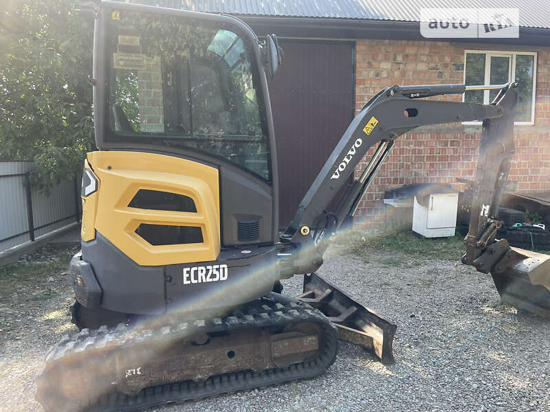 Миниэкскаватор Volvo ECR 25D 2014 в Черновцах фото 3 Миниэкскаватор Volvo ECR 25D 2014 в Черновцах