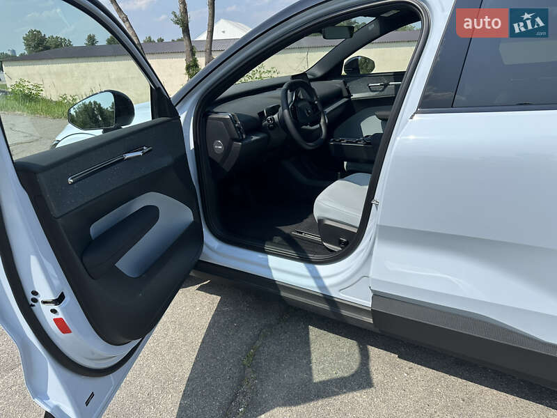 Внедорожник / Кроссовер Volvo EX30 2024 в Киеве