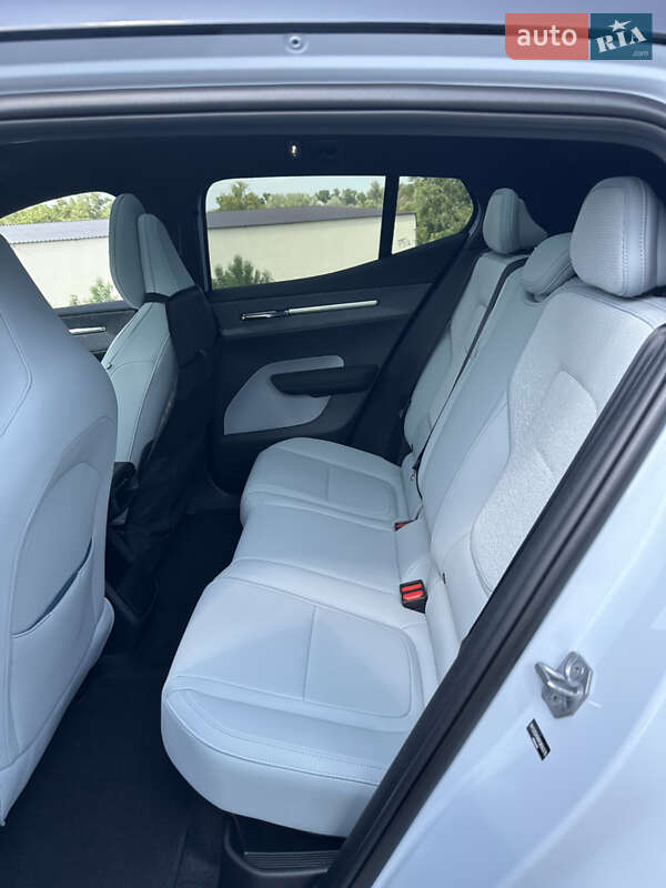 Внедорожник / Кроссовер Volvo EX30 2024 в Киеве