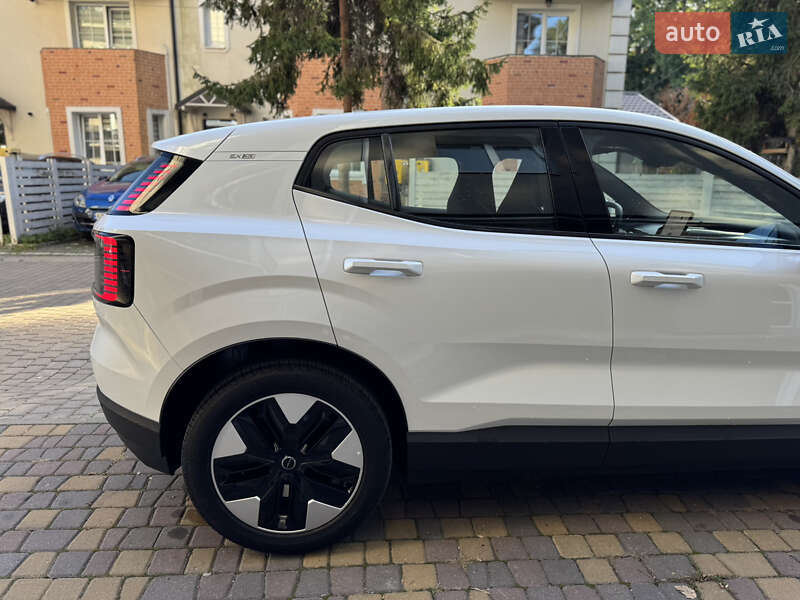 Внедорожник / Кроссовер Volvo EX30 2024 в Ивано-Франковске