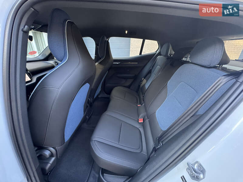 Внедорожник / Кроссовер Volvo EX30 2024 в Ивано-Франковске