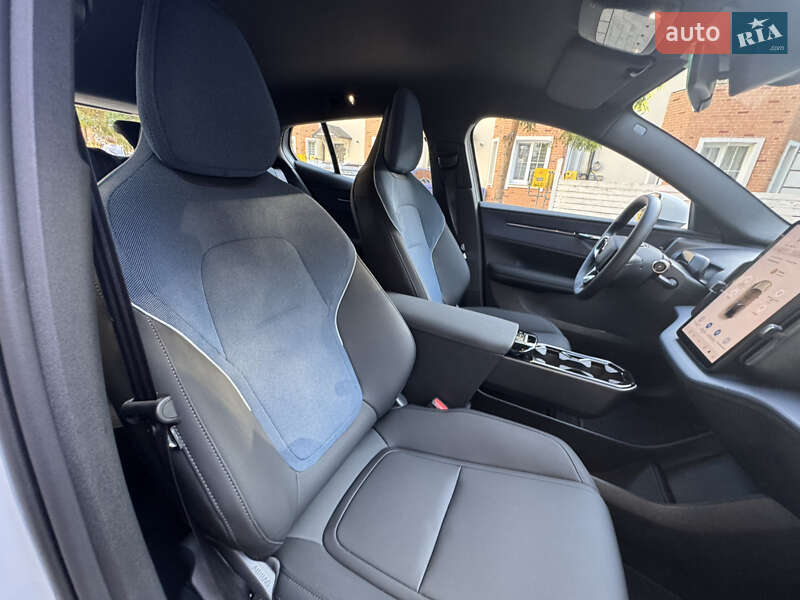 Внедорожник / Кроссовер Volvo EX30 2024 в Ивано-Франковске