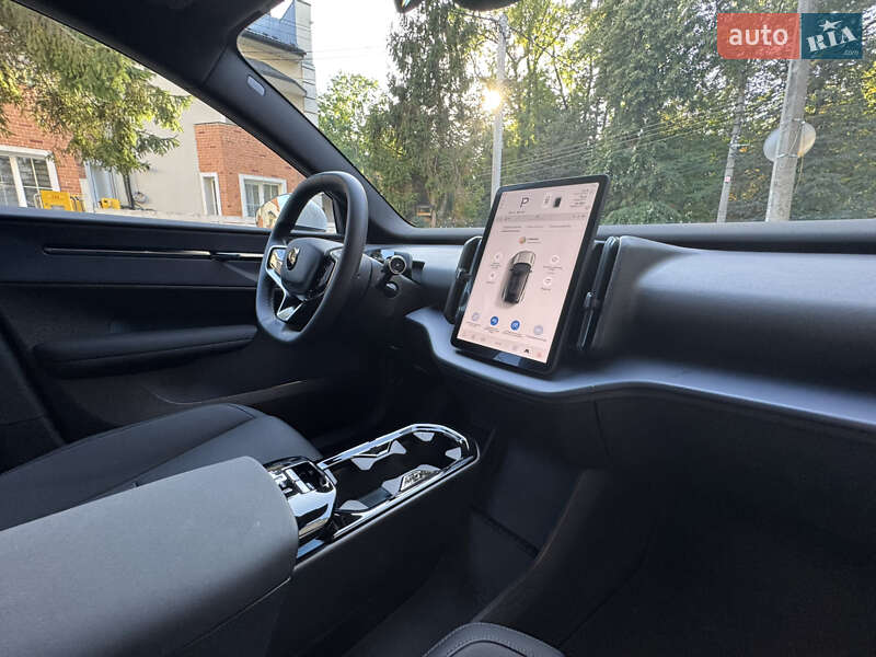 Внедорожник / Кроссовер Volvo EX30 2024 в Ивано-Франковске